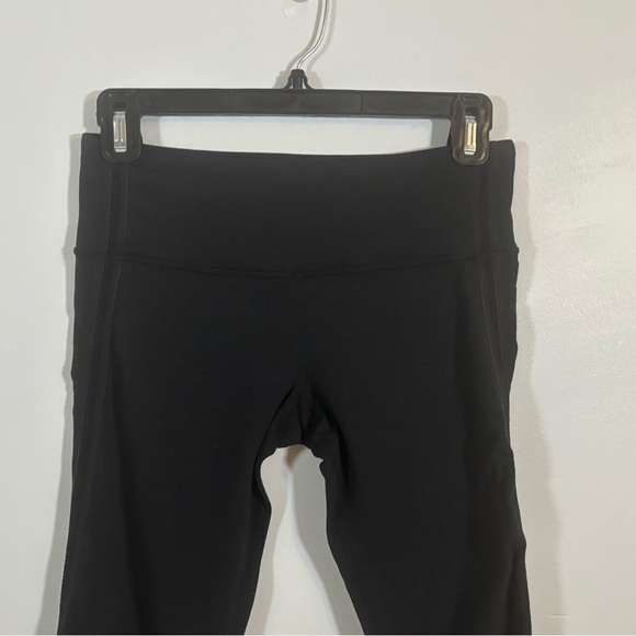 Lululemon Black Ruffle Trim Capri Leggings Size 6 Yoga Crop Pants - Picture 2 of 12